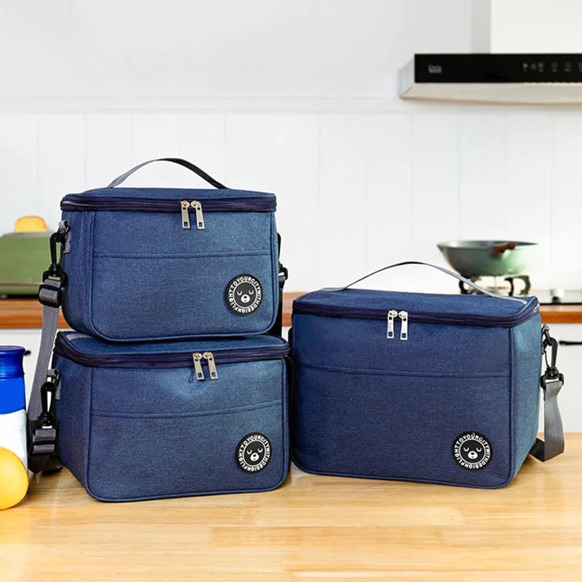 Buy Capacity hand-held with shoulder strap insulated bag, lunch box bag, student thickened waterproof lunch bag。-zmt online at DLC Market